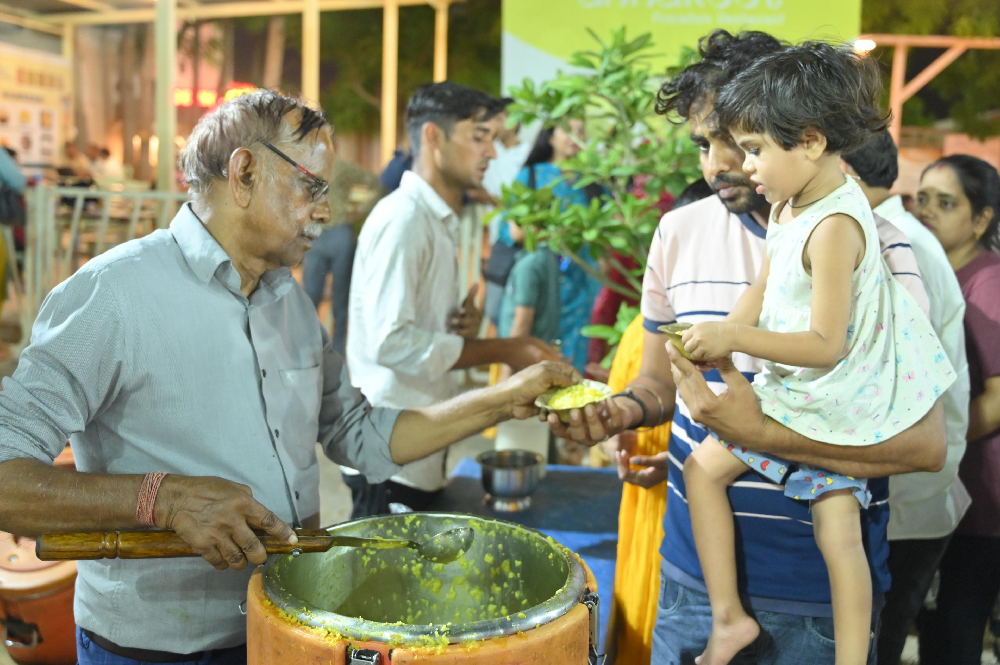 Khichadi Vitran Seva