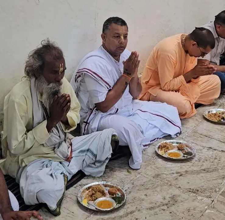 Sadhu Bhojan Seva Sadhu Bhojan Seva