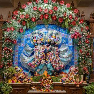 Sri Sri Krishna Balaram Garbh Griha (गर्भगृह ) Seva Sri Sri Krishna Balaram Garbh Griha (गर्भगृह ) Seva